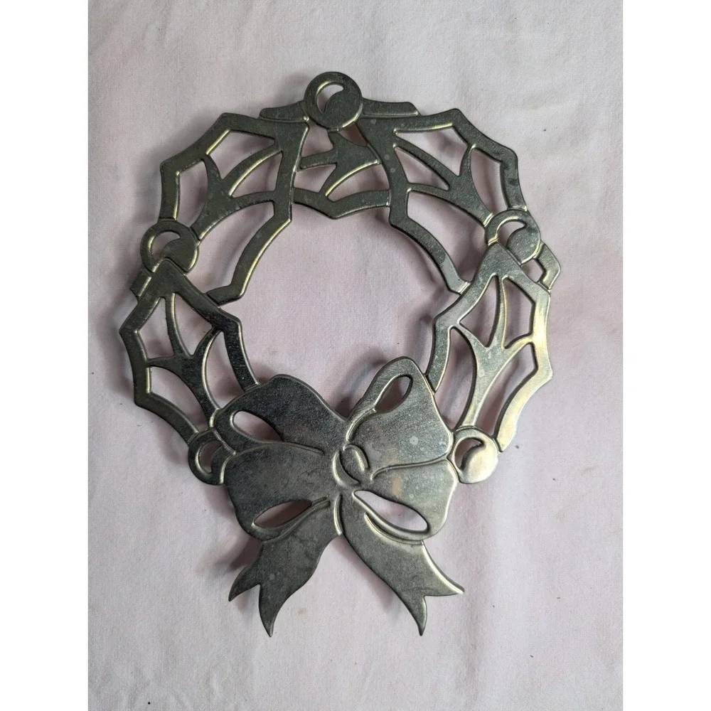 Vintage‎ trivet metal Christmas Wreath with bow or hanging decoration